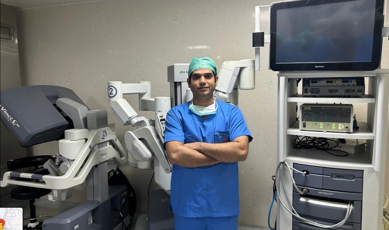 Dr Aman Chandra Deshpande consulting with robotic surgery system for advanced urology care in Hyderabad